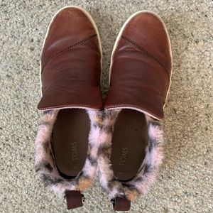 TOMS Bryce slip on size 6